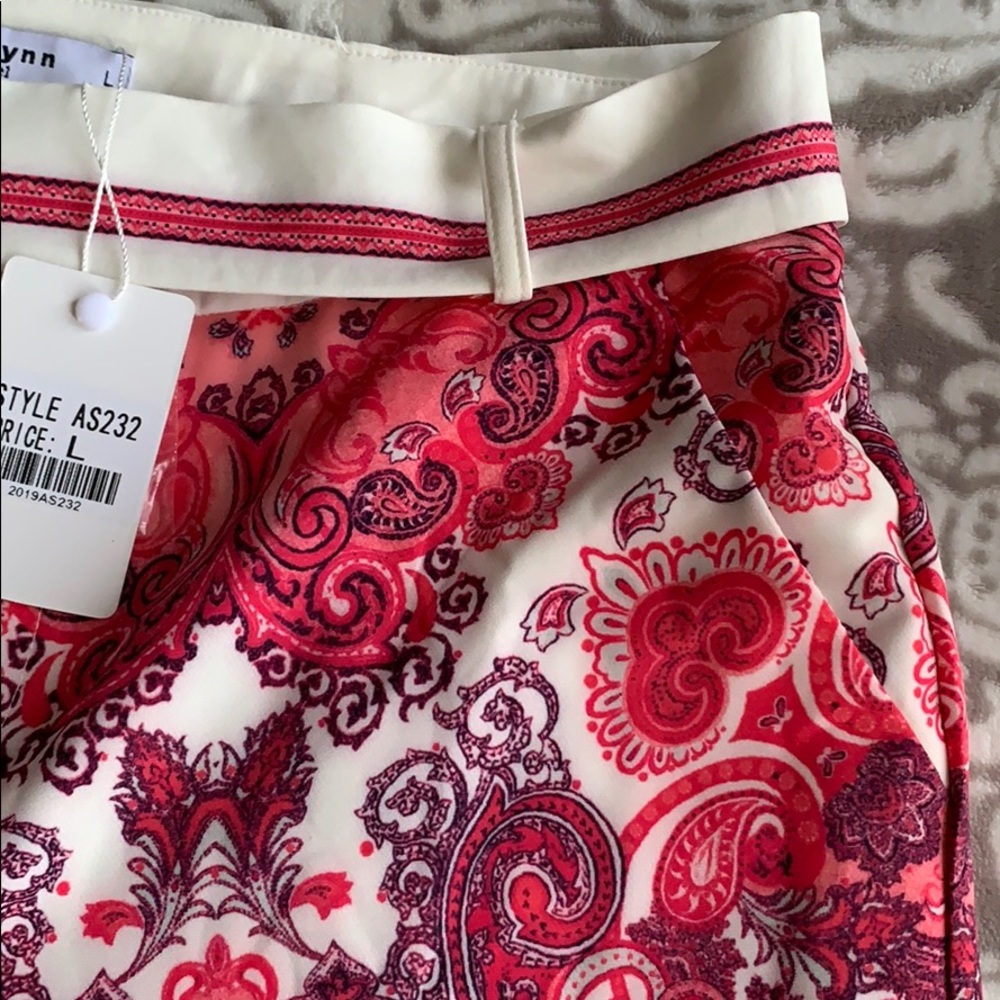 Silk fashion short in pink color - Picture 4 of 5